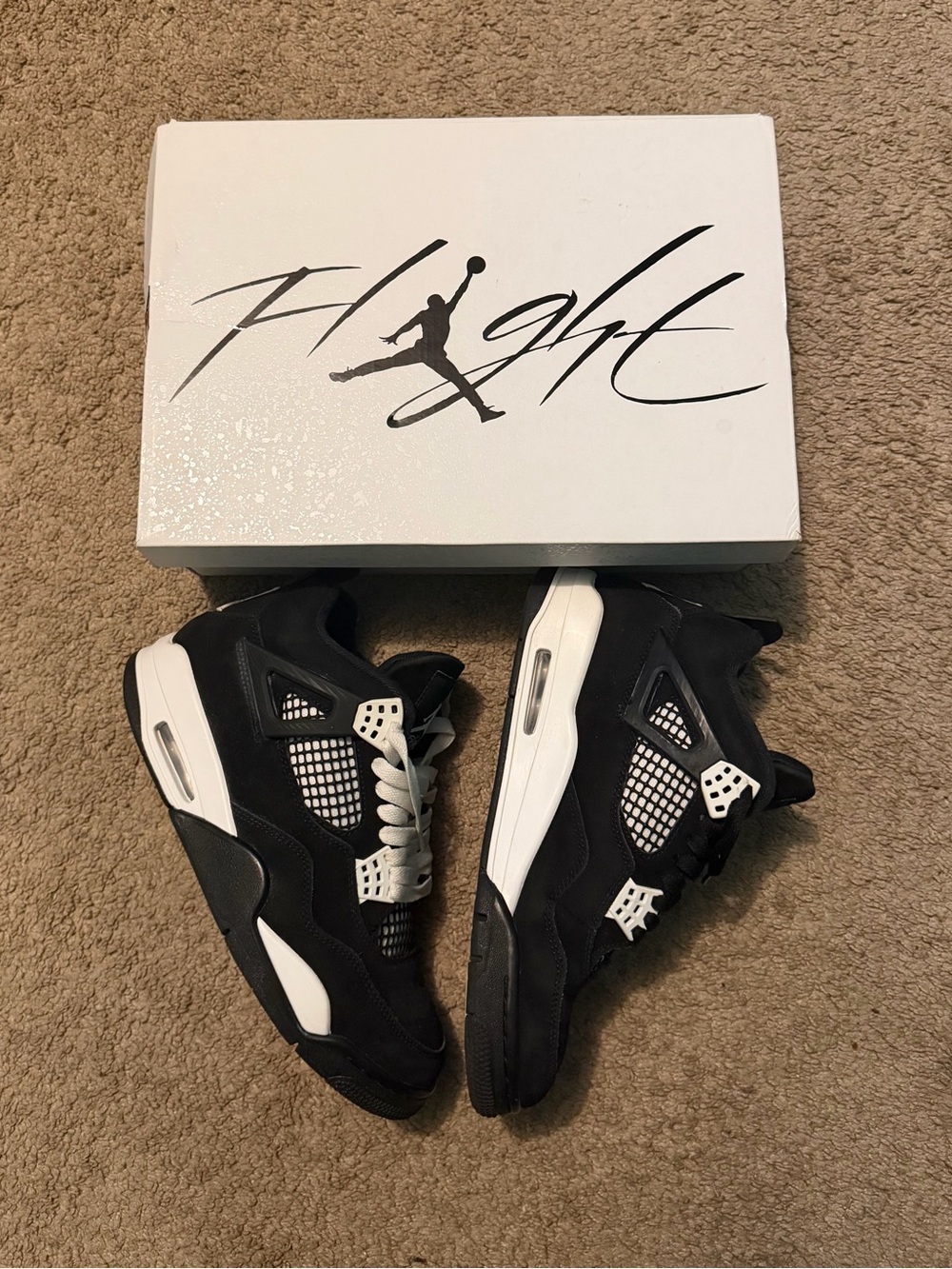 Air Jordan 4s White Thunders
